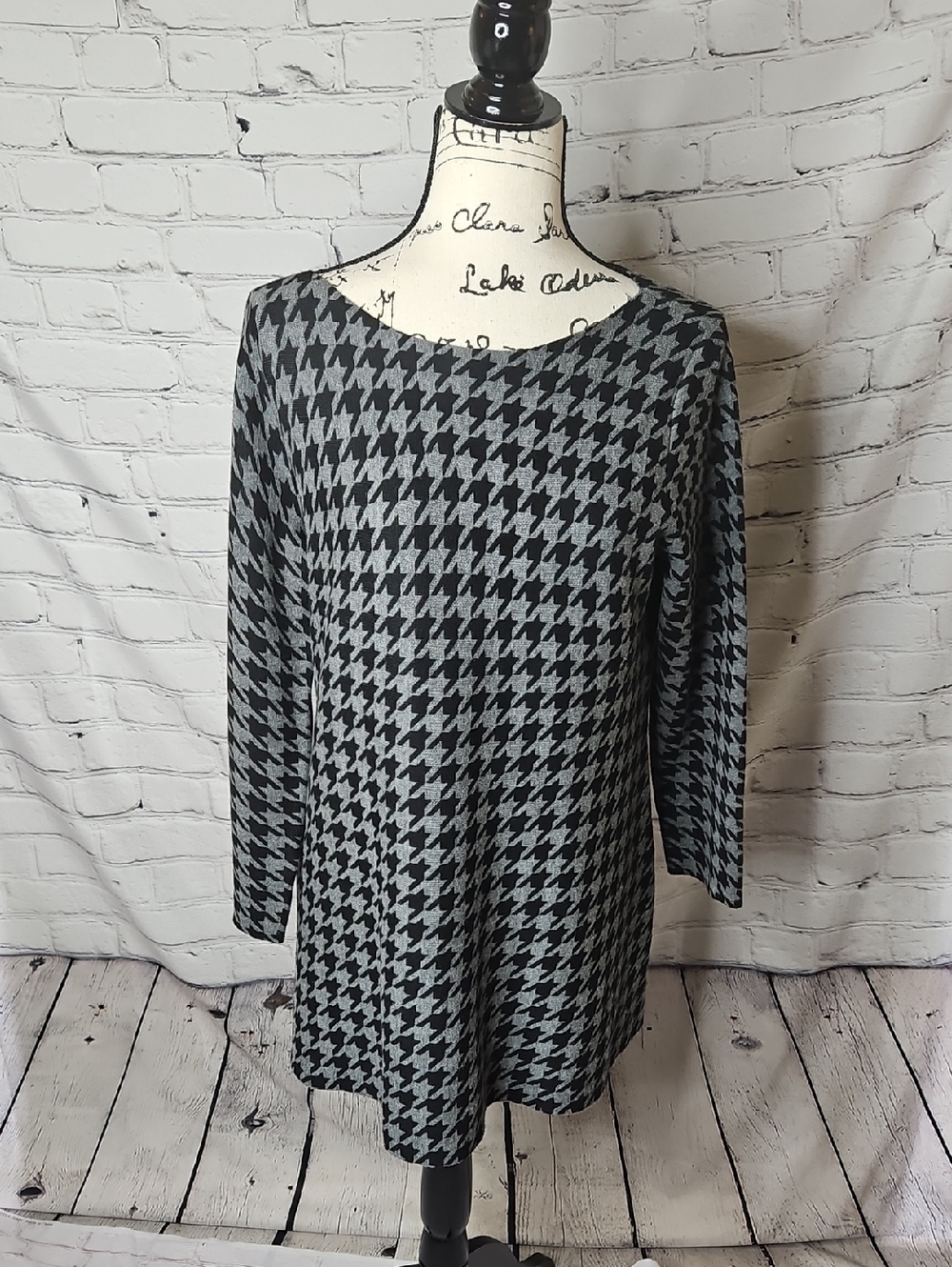 Chico’s Houndstooth Double Knit Tunic Sweater Women’s Size Large Black/Grey